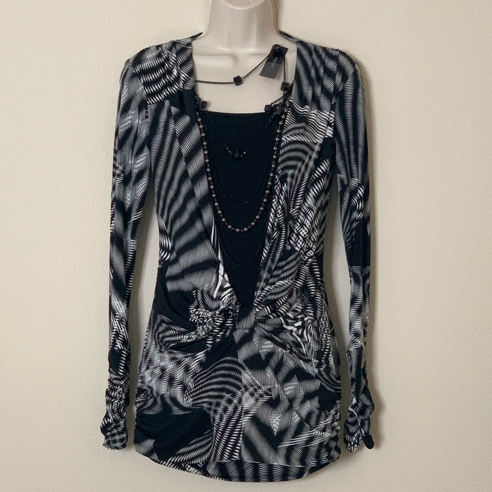 Bisou bisou geo hologram beaded blouse